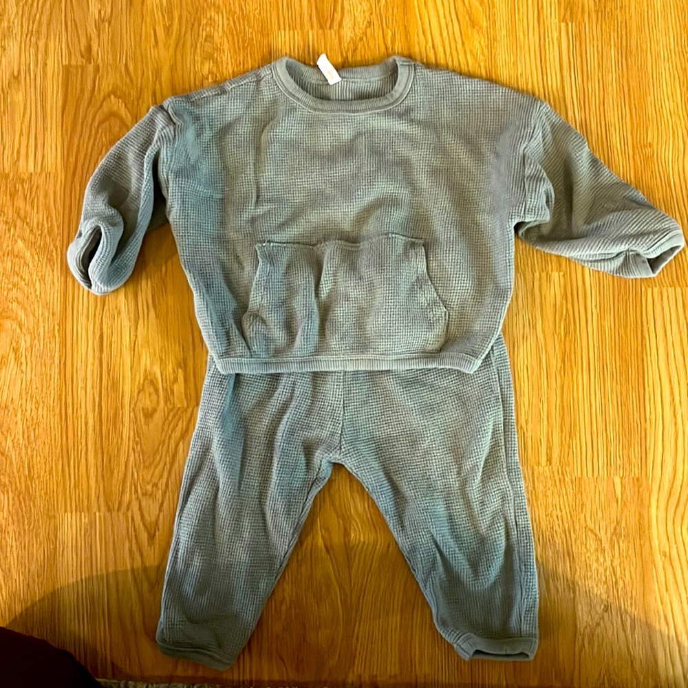 Quincy Mae matching shirt and pant suit size 12-18 months